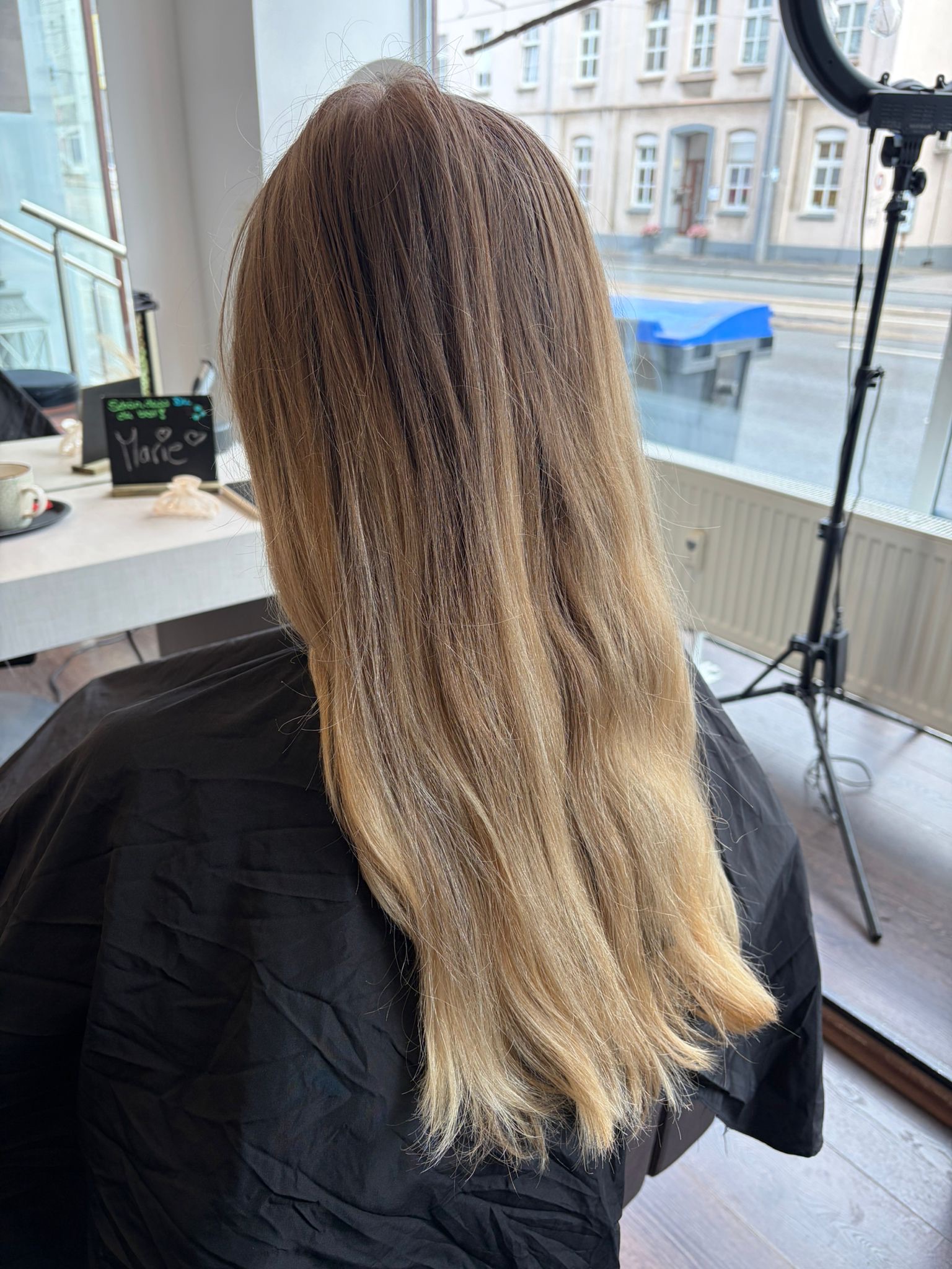 a268b9ac 7e97 40e3 84cf b34a9863dfd3 Airtouch Bochum – Sanfte Aufhellung mit Föhntechnik | Helena Conzen Hairdesign Airtouch vorher bei Helena Conzen Hairdesign in Bochum